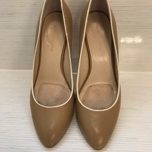 Jones New York Tan Pumps